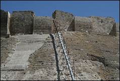 Une image contenant terrain, ext�rieur, mat�riau de construction, ruine

Description g�n�r�e automatiquement
