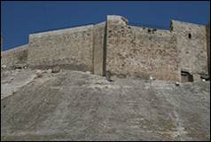 Une image contenant ext�rieur, b�timent, pierre, ruine

Description g�n�r�e automatiquement