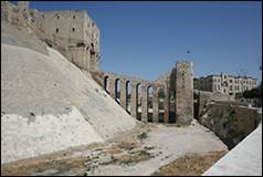 Une image contenant b�timent, ext�rieur, montagne, ruine

Description g�n�r�e automatiquement