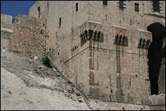 Une image contenant b�timent, ext�rieur, bastion, ruine

Description g�n�r�e automatiquement