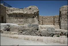 Une image contenant ext�rieur, b�timent, ruine, pierre

Description g�n�r�e automatiquement