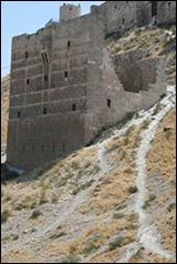 Une image contenant extrieur, btiment, bastion, salet

Description gnre automatiquement