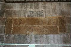 Une image contenant b�timent, mur, pierre, brique

Description g�n�r�e automatiquement