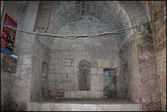 Une image contenant b�timent, pierre, vo�te, colonnade

Description g�n�r�e automatiquement