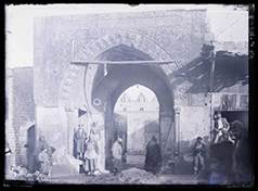 Une image contenant art, btiment, plein air, arche

Description gnre automatiquement