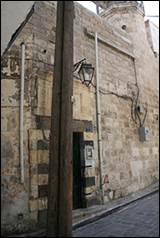 Une image contenant b�timent, ext�rieur, pierre

Description g�n�r�e automatiquement