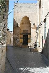 Une image contenant ext�rieur, passage, pierre, rue

Description g�n�r�e automatiquement