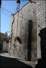 Une image contenant b�timent, ext�rieur, pierre, vieux

Description g�n�r�e automatiquement