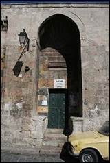 Une image contenant b�timent, ext�rieur, rue, vo�te

Description g�n�r�e automatiquement