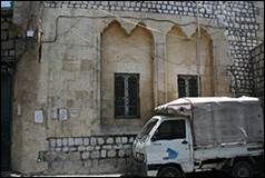 Une image contenant b�timent, ext�rieur, camion, vieux

Description g�n�r�e automatiquement