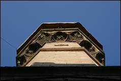 Une image contenant ciel, ext�rieur, b�timent, signe

Description g�n�r�e automatiquement