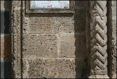 Une image contenant b�timent, mat�riau de construction, brique, sale

Description g�n�r�e automatiquement