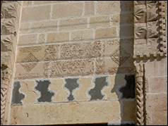 Une image contenant b�timent, brique, mat�riau de construction, pierre

Description g�n�r�e automatiquement