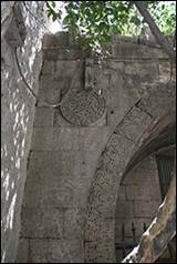 Une image contenant ext�rieur, brique, pierre, vo�te

Description g�n�r�e automatiquement