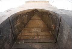 Une image contenant b�timent, �tape, escalier, pierre

Description g�n�r�e automatiquement