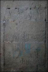 Une image contenant b�timent, mat�riau de construction, graffiti, pierre

Description g�n�r�e automatiquement