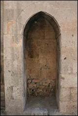 Une image contenant b�timent, pierre, vo�te, colonnade

Description g�n�r�e automatiquement