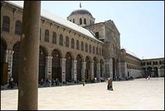 Une image contenant btiment, plein air, ciel, arcade

Description gnre automatiquement