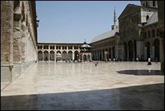 Une image contenant ciel, plein air, sol, arcade

Description gnre automatiquement