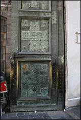 Une image contenant porte, btiment, Porte de maison, plein air

Description gnre automatiquement