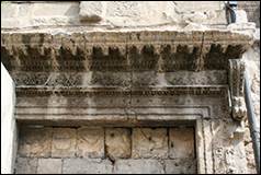 Une image contenant Ruines, btiment, plein air, Sculpture sur pierre

Description gnre automatiquement