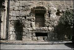 Une image contenant Ruines, pierre, plein air, Mur de pierre

Description gnre automatiquement