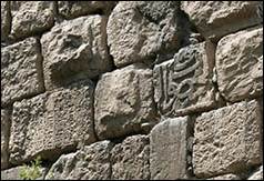 Une image contenant btiment, Mur de pierre, rocher, plein air

Le contenu gnr par lIA peut tre incorrect.