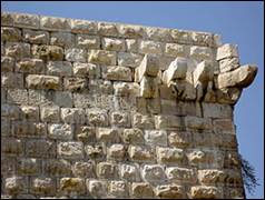 Une image contenant Ruines, plein air, Mur de pierre, ciel

Le contenu g�n�r� par l�IA peut �tre incorrect.