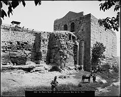 Une image contenant plein air, noir et blanc, Ruines, ciel

Description g�n�r�e automatiquement