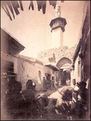 Une image contenant b�timent, plein air, affiche, tour

Description g�n�r�e automatiquement