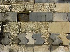 Une image contenant ext�rieur, brique, pierre, mat�riau de construction

Description g�n�r�e automatiquement