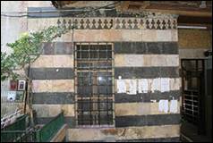 Une image contenant btiment, proprit, mur, plein air

Description gnre automatiquement