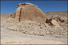 Une image contenant b�timent, ciel, plein air, Badlands

Description g�n�r�e automatiquement