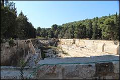Une image contenant plein air, arbre, ciel, Ruines

Description g�n�r�e automatiquement