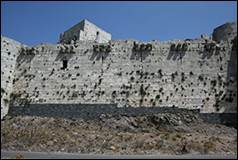 Une image contenant plein air, ciel, b�timent, Ruines

Description g�n�r�e automatiquement