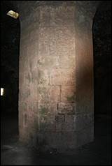 Une image contenant b�timent, pierre, Ruines, sol

Description g�n�r�e automatiquement