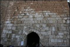 Une image contenant b�timent, brique, plein air, Mur de pierre

Description g�n�r�e automatiquement