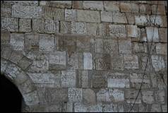 Une image contenant b�timent, Mur de pierre, mur, Ruines

Description g�n�r�e automatiquement
