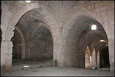 Une image contenant b�timent, arche, Crypte, arcade

Description g�n�r�e automatiquement