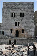 Une image contenant b�timent, Ruines, ciel, plein air

Description g�n�r�e automatiquement