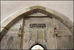 Une image contenant btiment, porte, architecture, plein air

Description gnre automatiquement