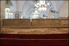 Une image contenant glise, mur, bougie, intrieur

Description gnre automatiquement