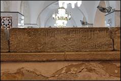 Une image contenant mur, glise, intrieur, pierre

Description gnre automatiquement