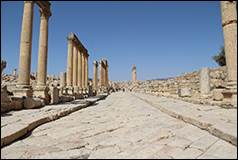 Une image contenant scne, ciel, Ruines, plein air

Description gnre automatiquement