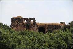 Une image contenant plein air, Ruines, ciel, arbre

Description g�n�r�e automatiquement