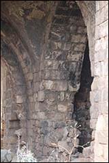 Une image contenant b�timent, Ruines, grotte, plein air

Description g�n�r�e automatiquement