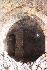 Une image contenant b�timent, grotte, Ruines, tunnel

Description g�n�r�e automatiquement
