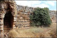 Une image contenant plein air, Ruines, ciel, grotte

Description g�n�r�e automatiquement