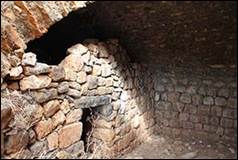 Une image contenant b�timent, grotte, Ruines, pierre

Description g�n�r�e automatiquement