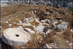 Une image contenant plein air, herbe, rocher, matriau de construction

Description gnre automatiquement